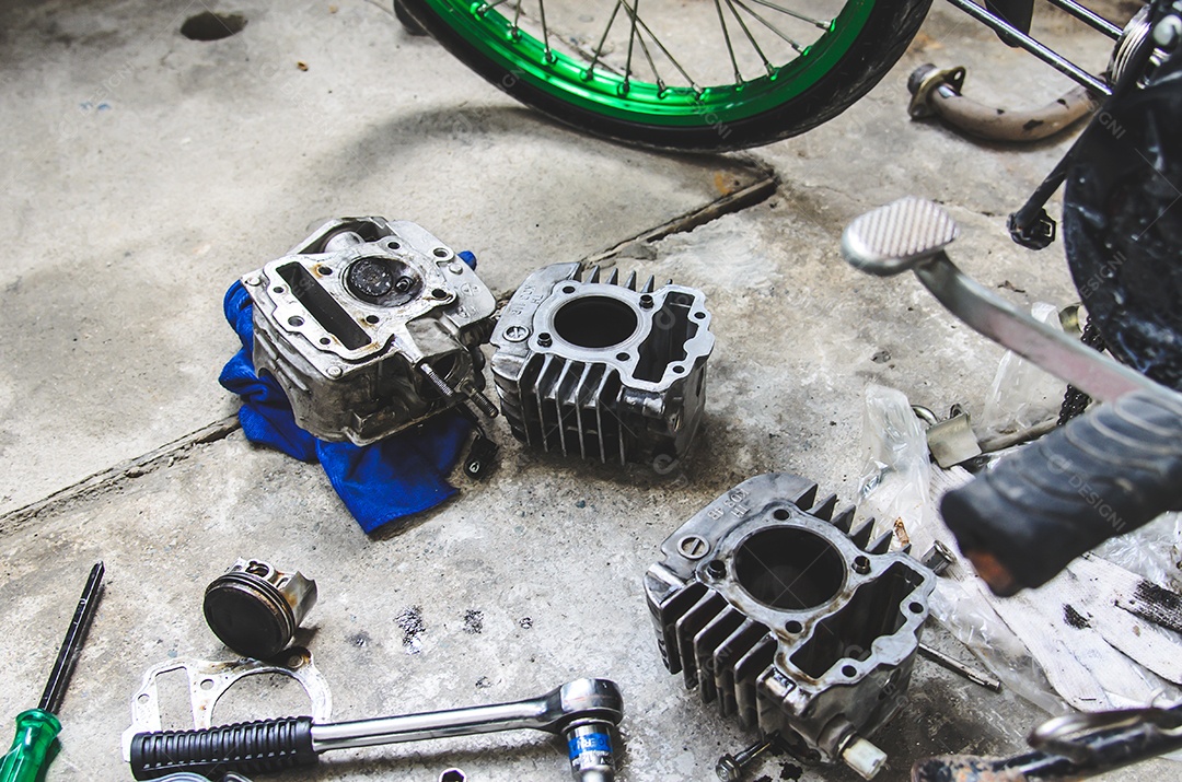 Motocicleta de reparos mecânicos