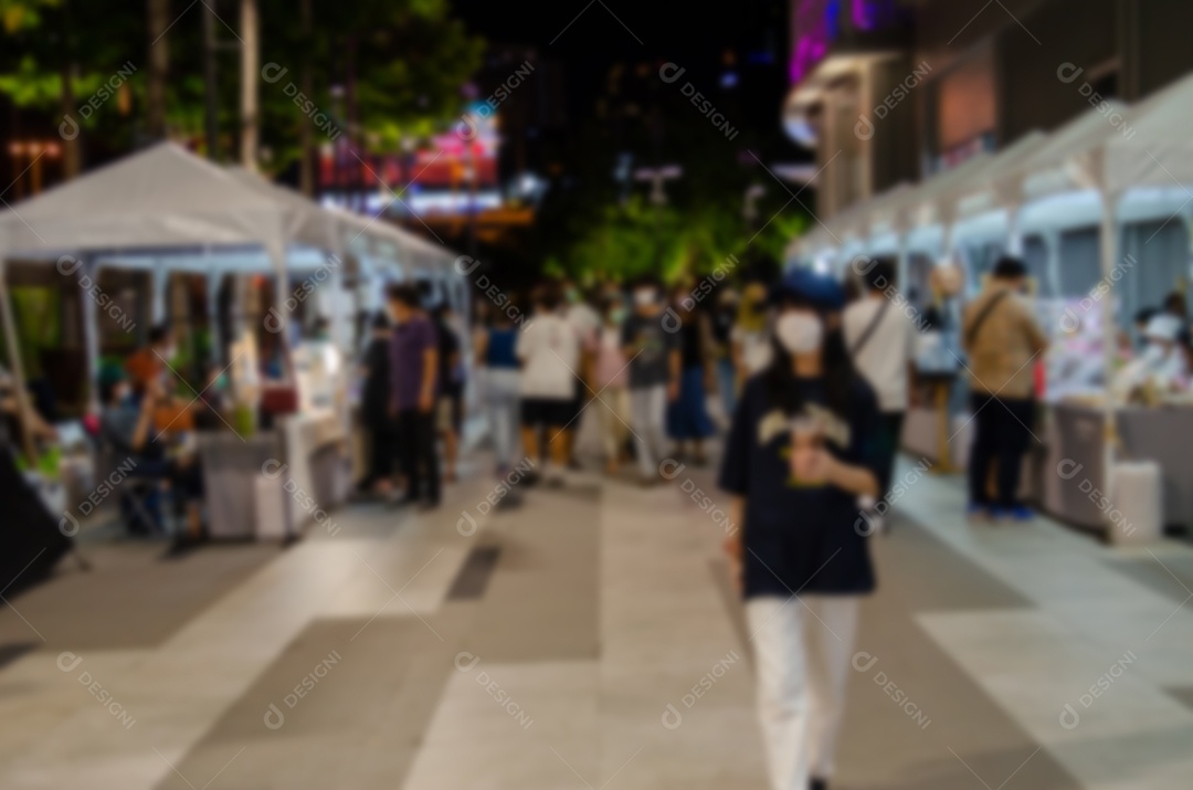 Desfocar pessoas abstratas de fundo compras festival de comida de rua de mercado noturno desfocado.
