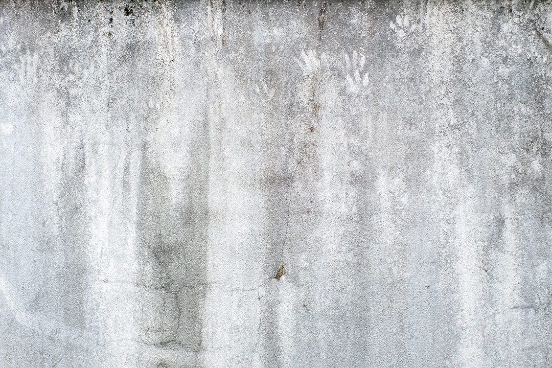 Velho muro de concreto em preto e branco, parede de cimento, parede quebrada, textura de fundo
