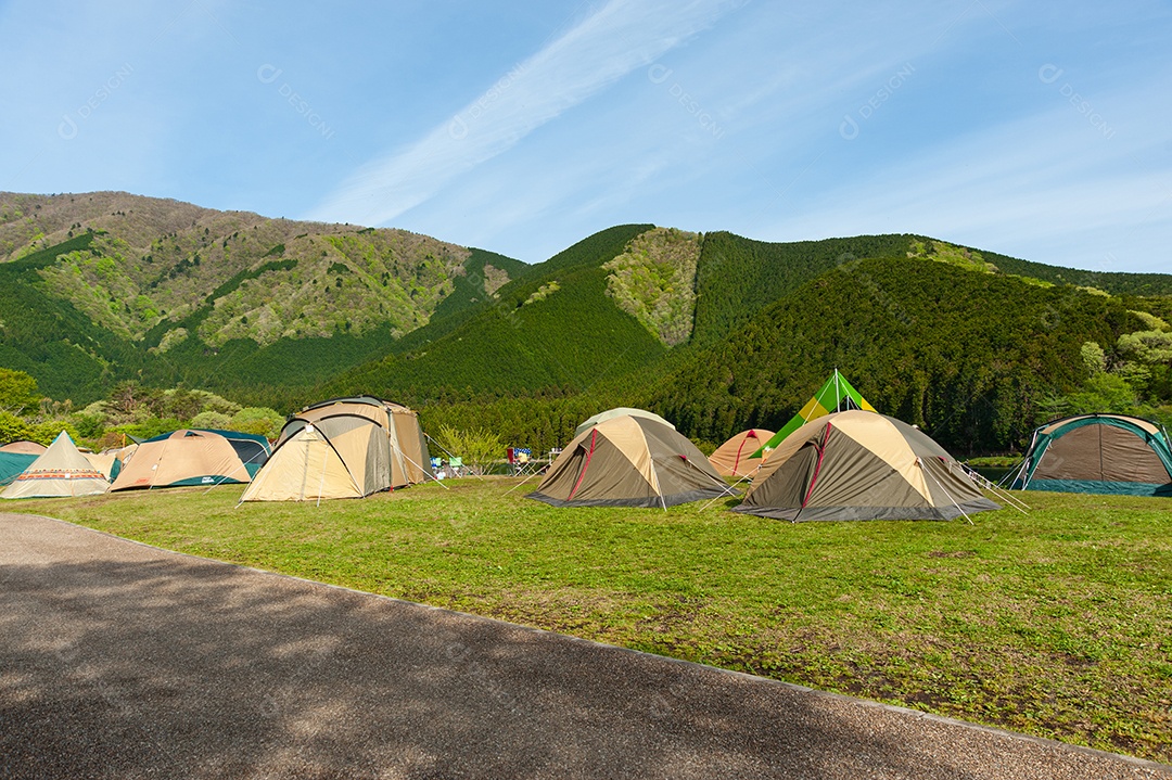 Barracas de acampamento no Parque Nacional Fuji-Hakone-Izu.