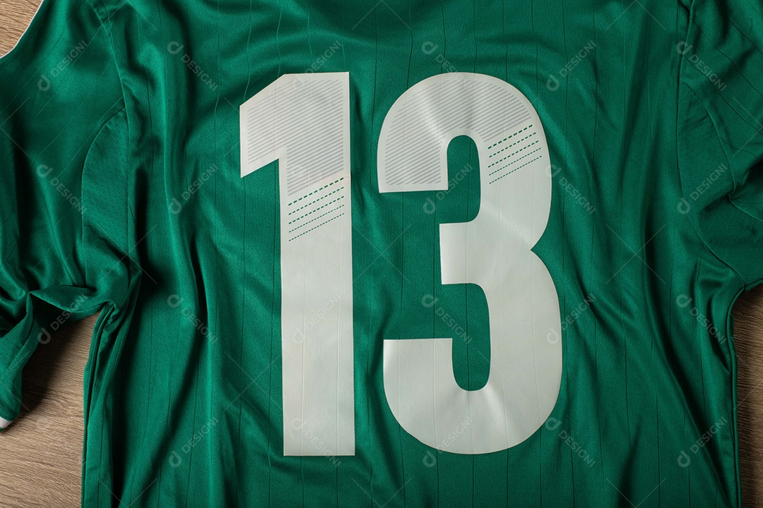Camisa verde número 13, sorte ou azar. Copa do Mundo de Uniforme de Jogo ou Campeonato Regional e detalhes de tecido