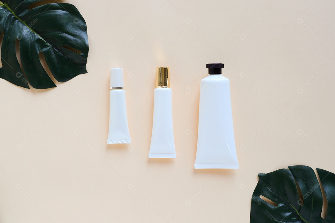 Postura plana de vários produtos orgânicos para a pele e beleza