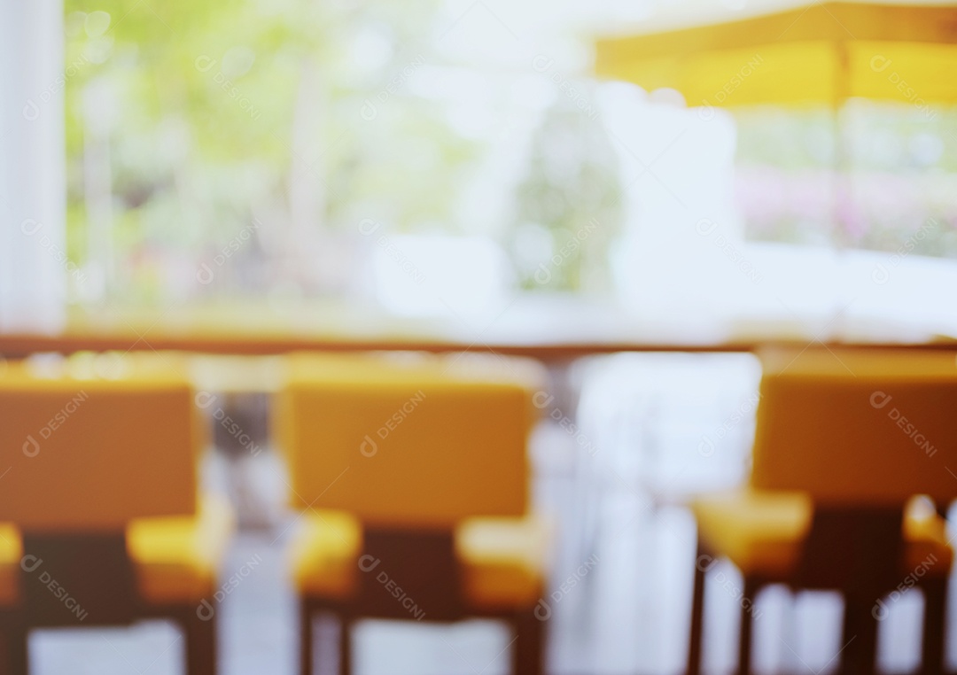 Fundo desfocado: interior do café ou restaurante com luz