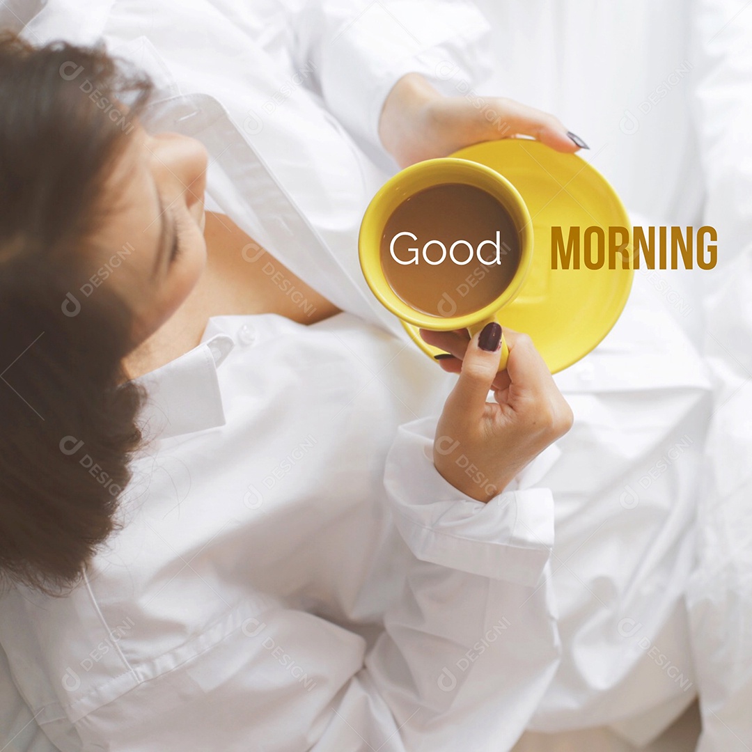 Palavra de bom dia sobre mulher segurando xícara de café quente no quarto