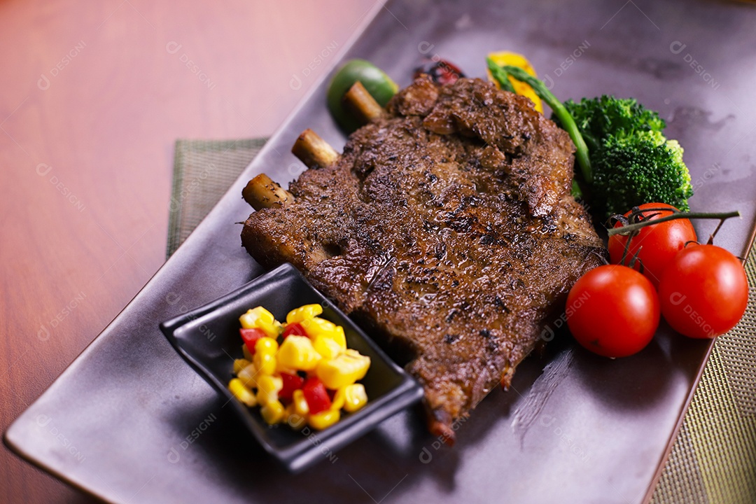 Prato de refeição montado em restaurante