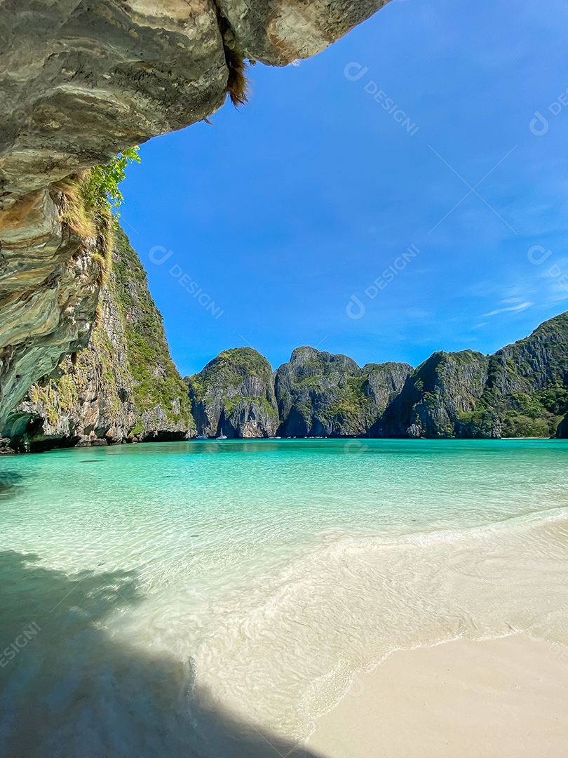 Belas paisagens da praia de Maya Bay na ilha de Phi Phi, Krabi, Tailândia. Marco, destino Sudeste Asiático Viagens, férias e conceito de férias