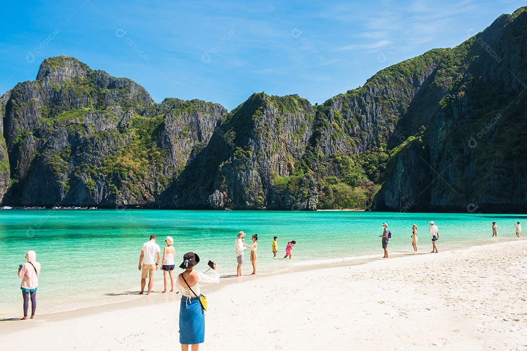 Belas paisagens da praia de Maya Bay na ilha de Phi Phi, Krabi, Tailândia. Marco, destino Sudeste Asiático Viagens, férias e conceito de férias