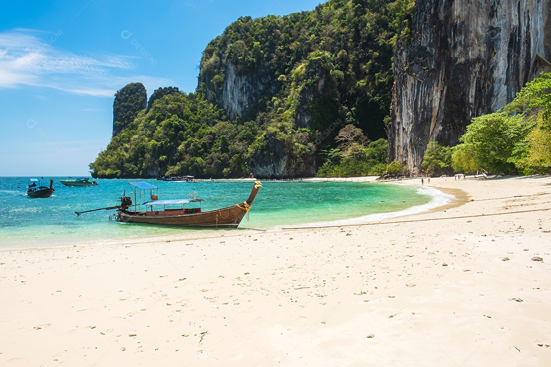 barco longtail na ilha de Hong, Krabi, Tailândia. Marco, destino Sudeste Asiático Viagens, férias e conceito de férias