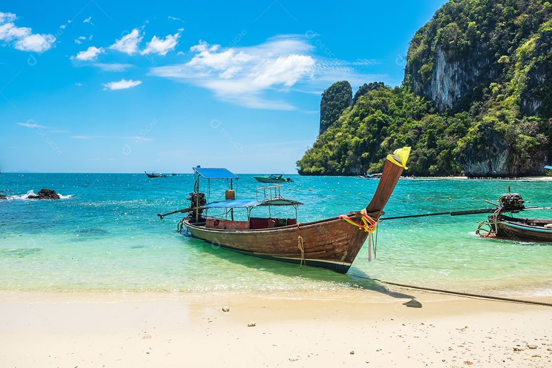 barco longtail na ilha de Hong, Krabi, Tailândia. Marco, destino Sudeste Asiático Viagens, férias e conceito de férias