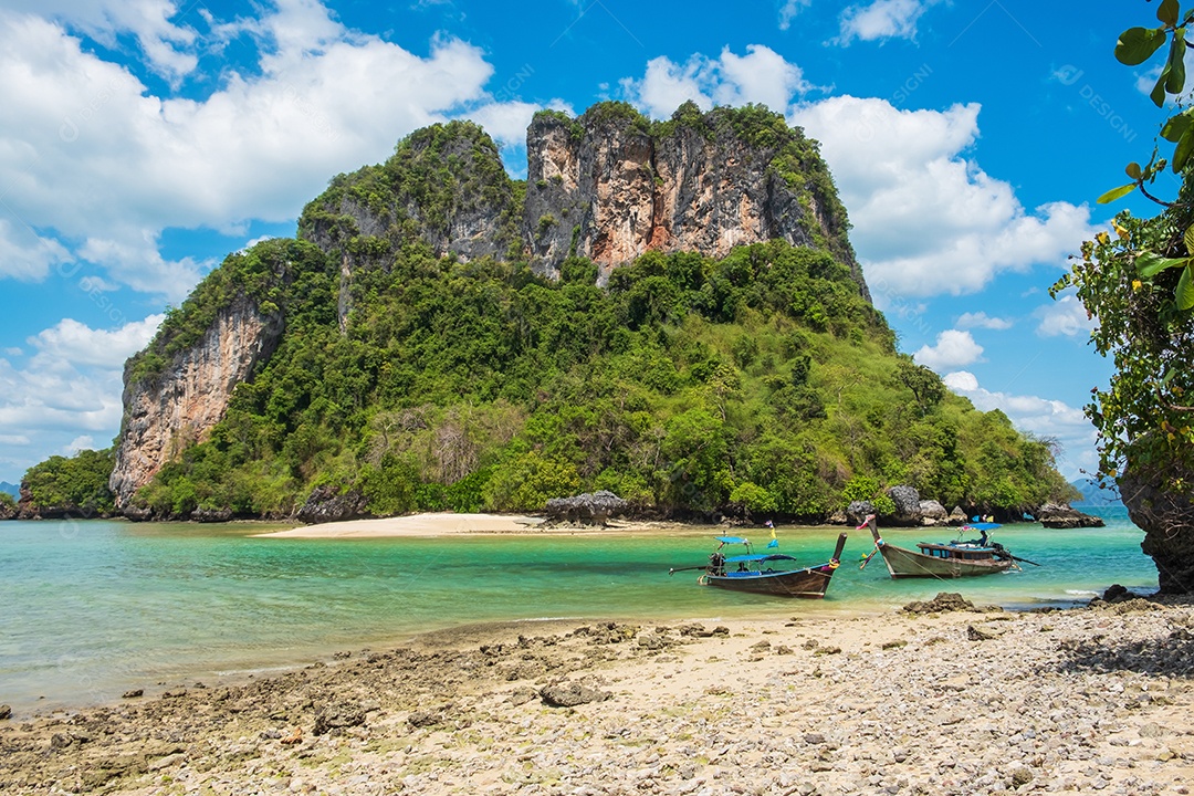 barco longtail na ilha de Koh phakbia, Krabi, Tailândia. marco, destino Asia Travel, férias e conceito de férias