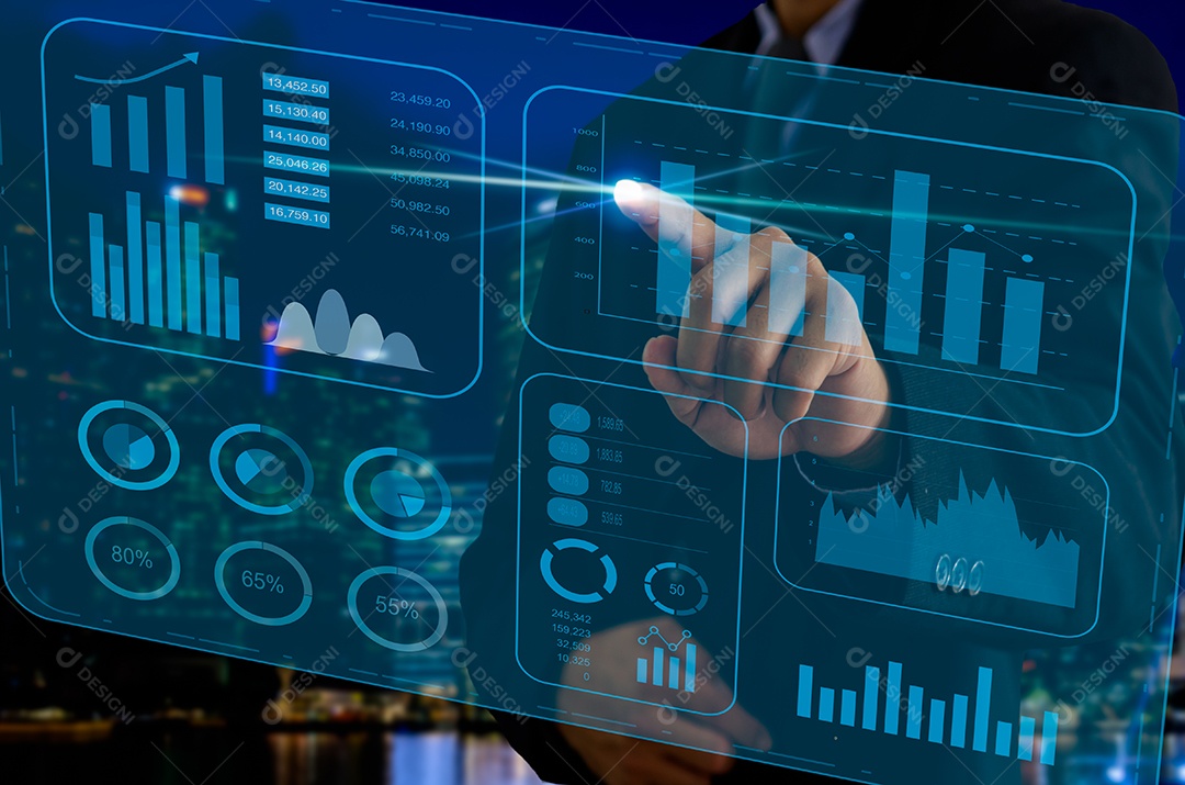 gráfico e gráfico de negócios. Empresário tocando holograma de tela virtual. conceito de tecnologia de negócios