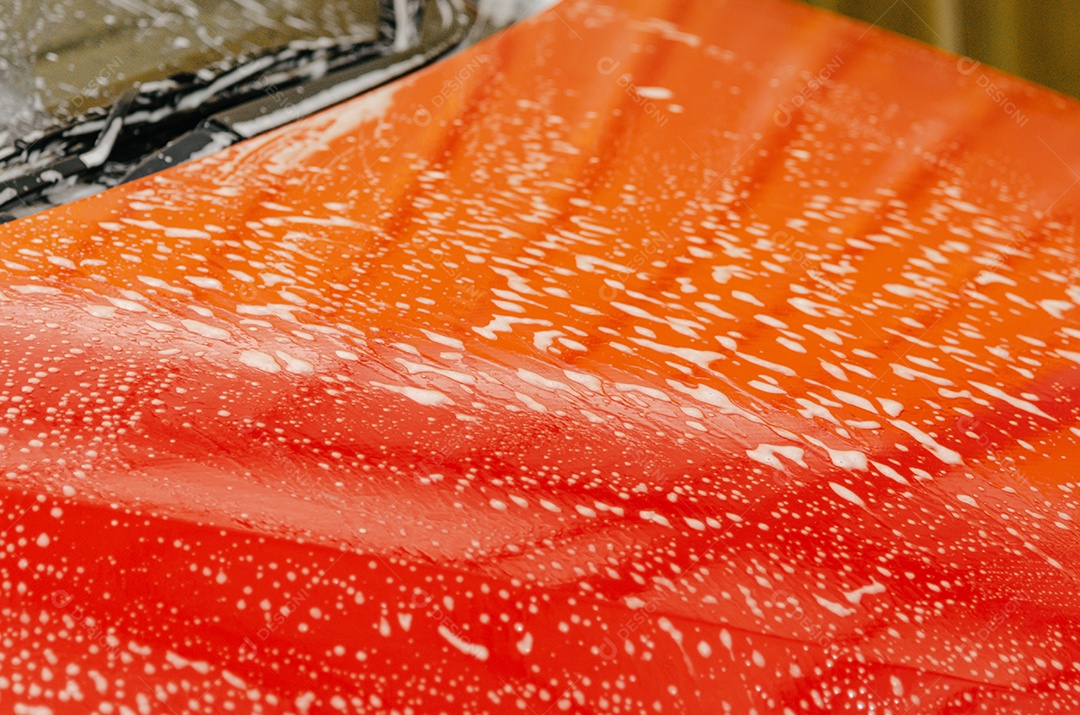 Lavagem de carro com sabão de bolha.