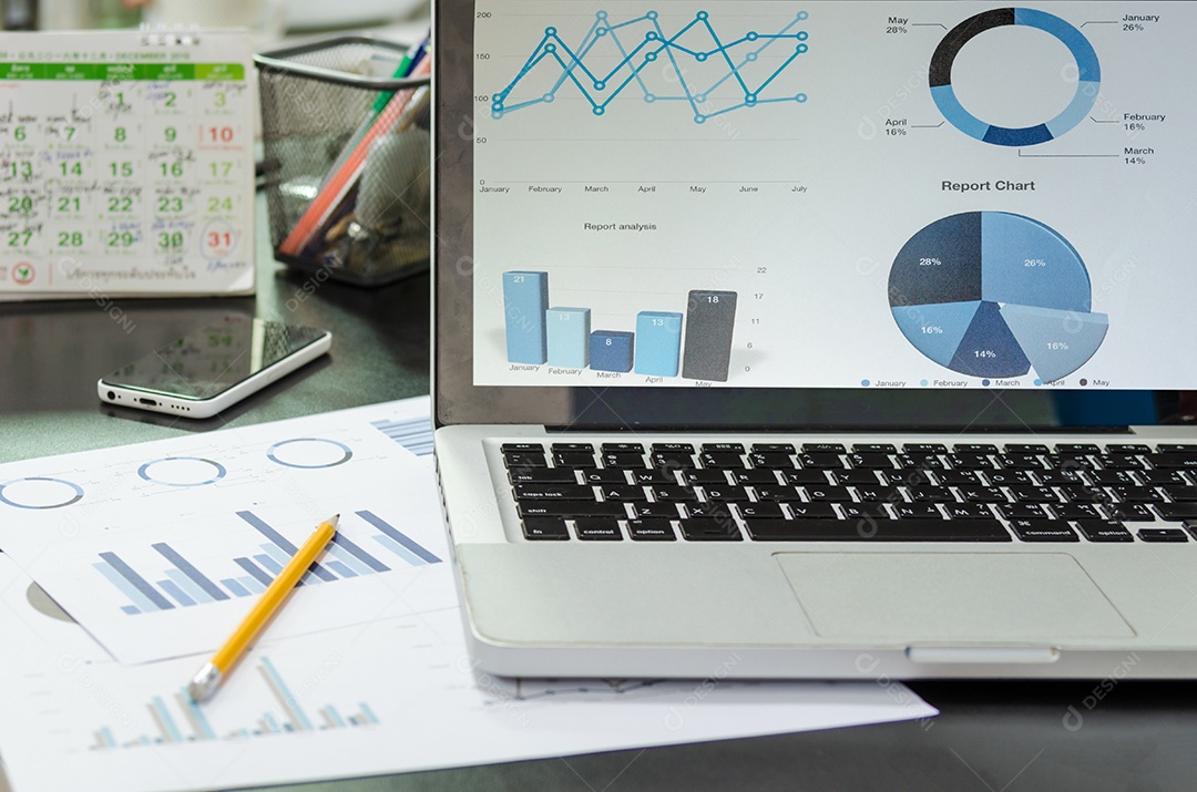 Gráfico de negócios e computador portátil