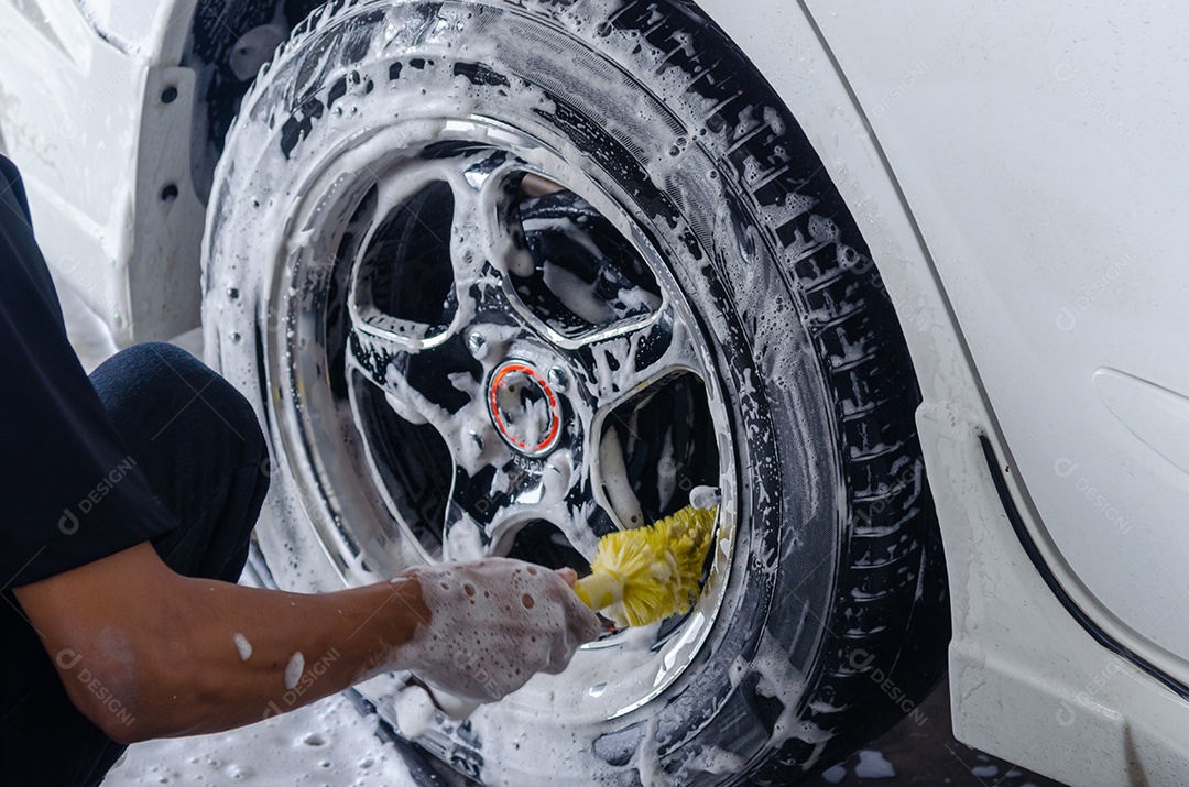 Lavagem de carro, limpeza das rodas