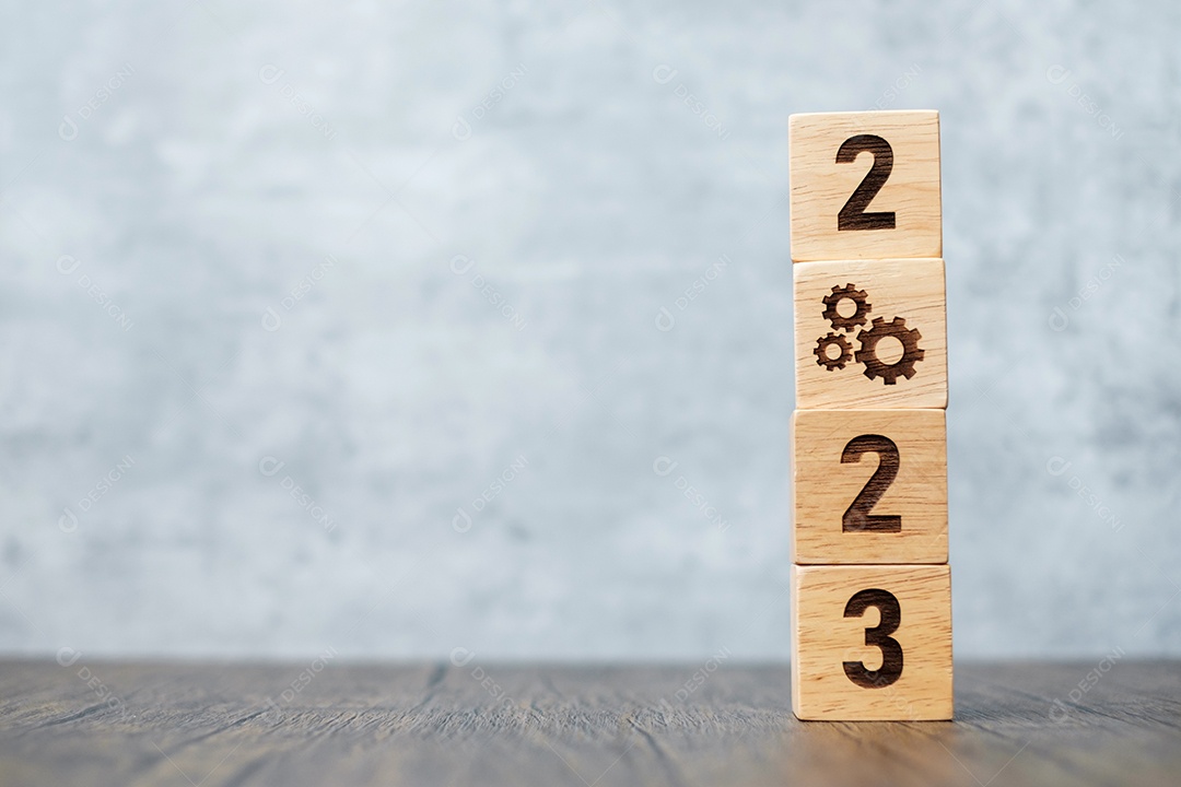 Bloco de 2023 com ícone de engrenagem. Processo de negócios, equipe, trabalho em equipe, objetivo, alvo, resolução, estratégia