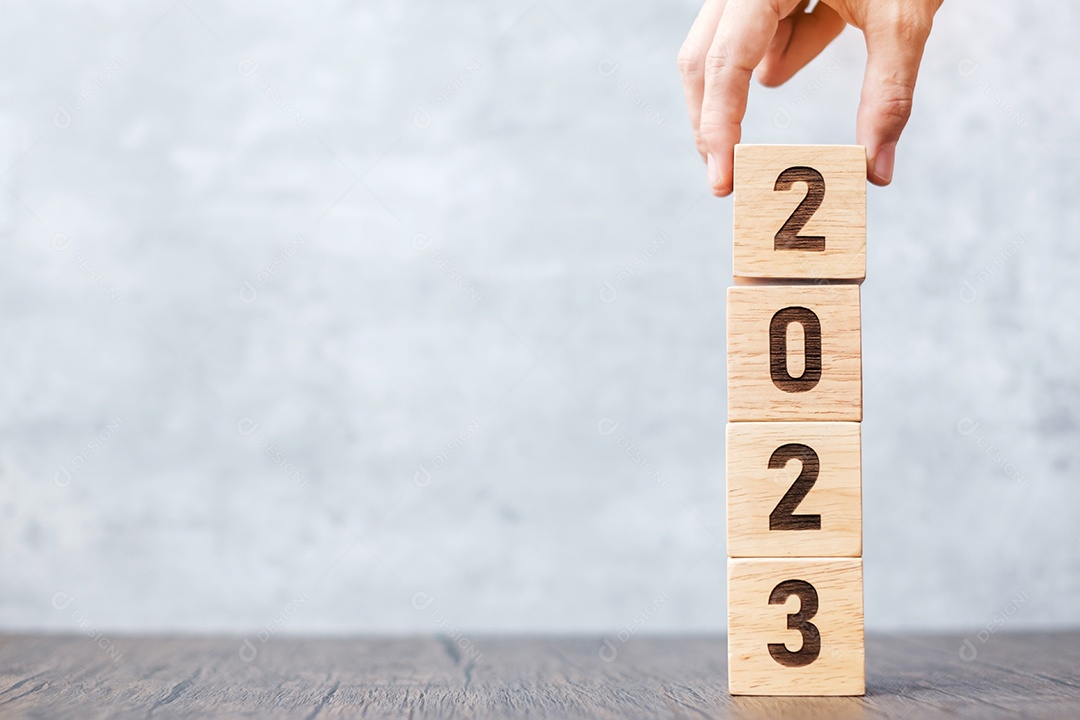 Bloco de 2023 anos na mesa. objetivo, resolução, estratégia, plano, início, orçamento, missão, ação, motivação e conceitos de feriado de ano novo