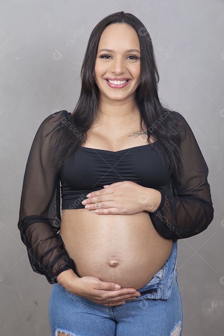 Linda mulher gravida feliz por sua gravidez