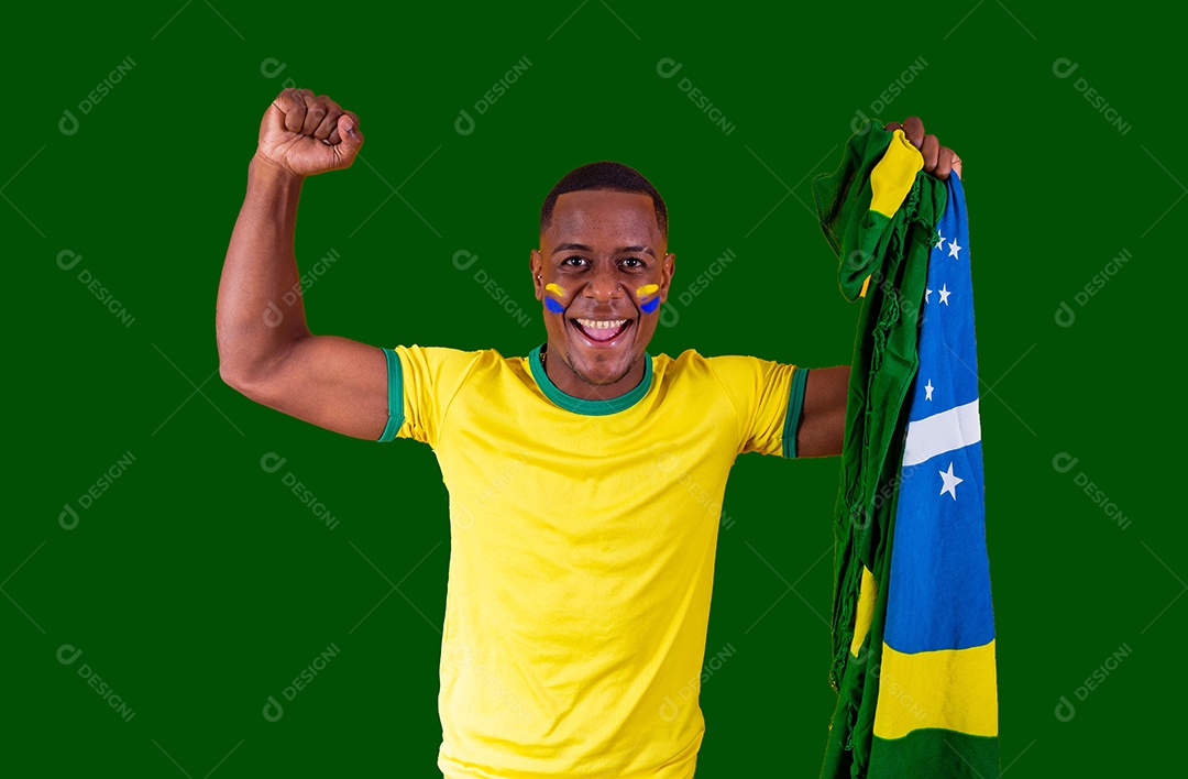 Homem jovem moreno torcedor da seleção brasileira