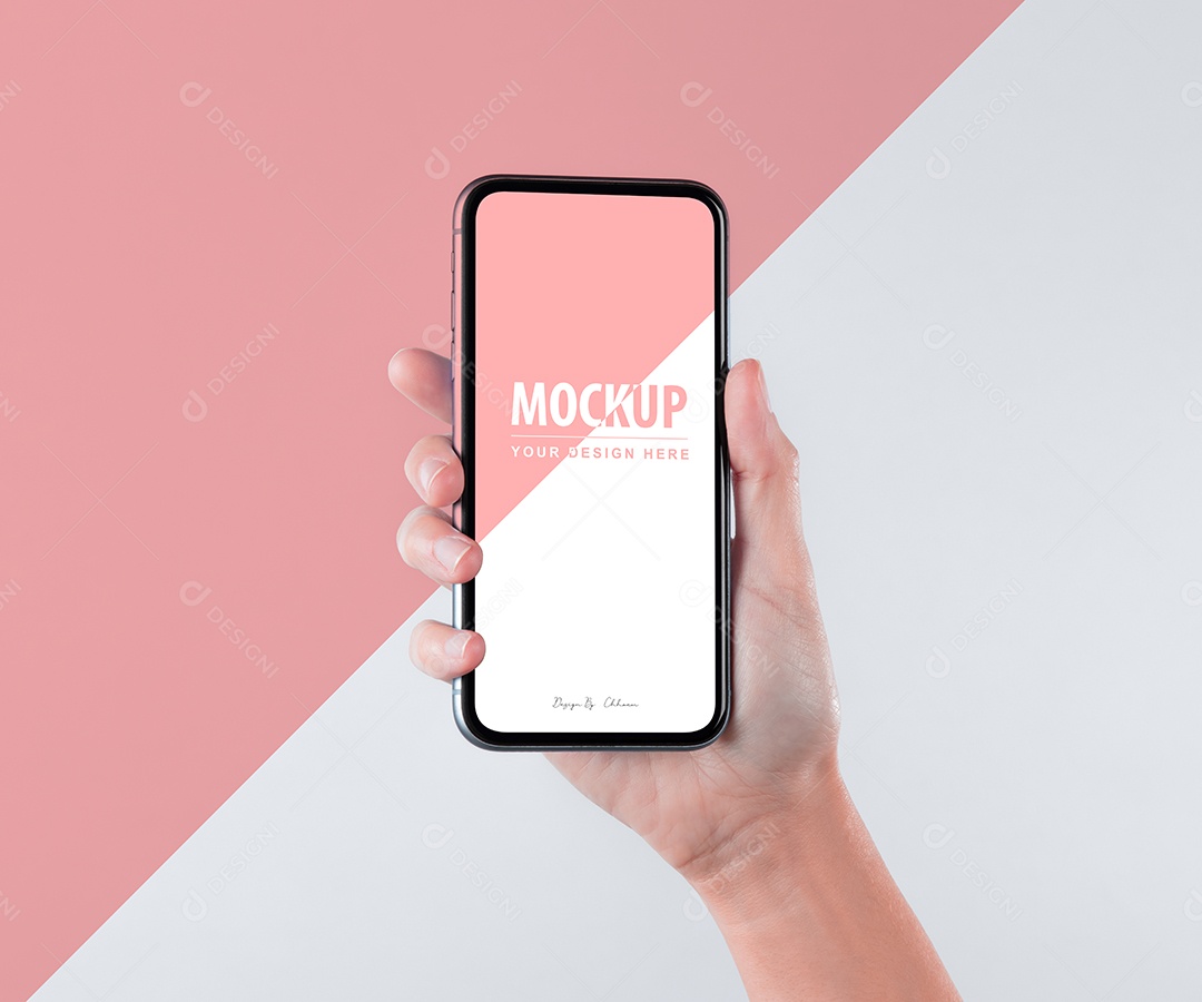 Mockup Celular na Mão PSD Editável