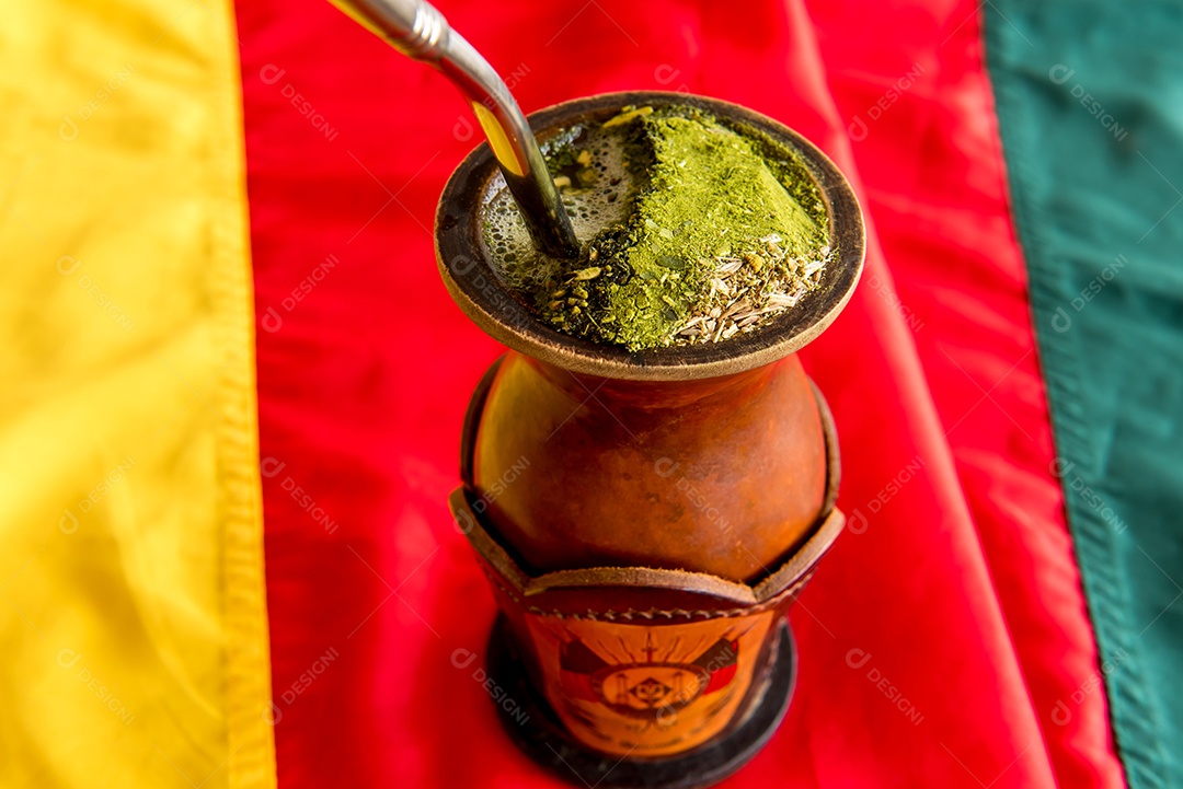 tradição gaúcha, a erva-mate chimarrão (Ilex paraguariensis).