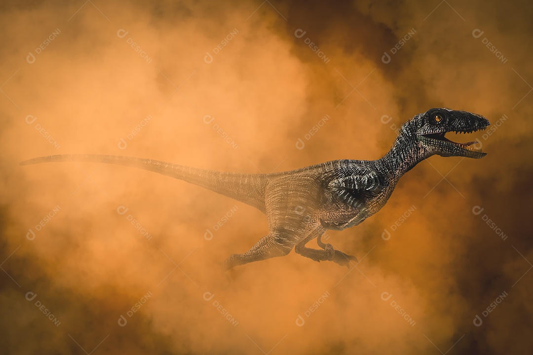 Velociraptor, dinossauro em fundo de fumaça