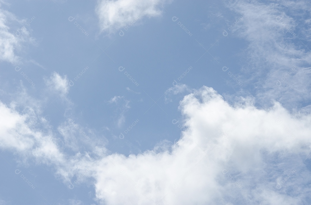 Céu azul com nuvem close-up