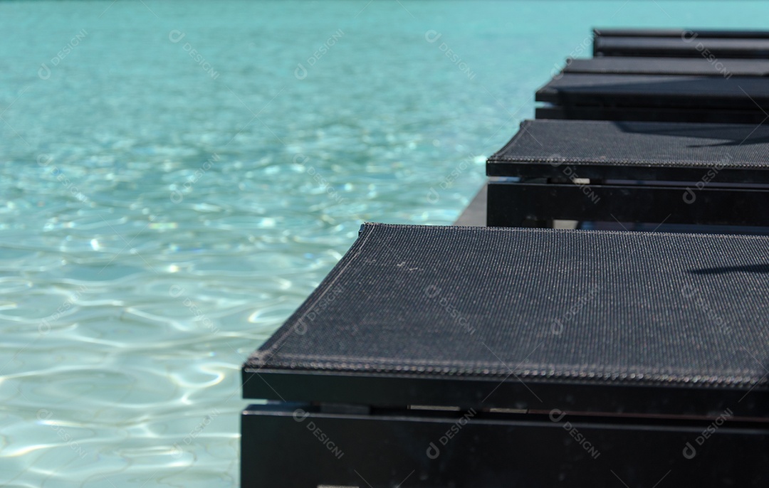 Piscina com escada no hotel