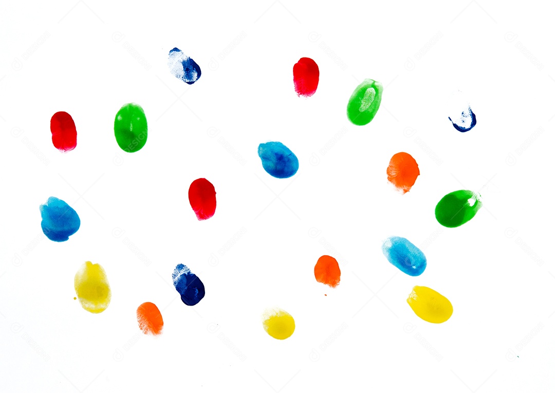 Respingos de tinta colorida sobre fundo branco.