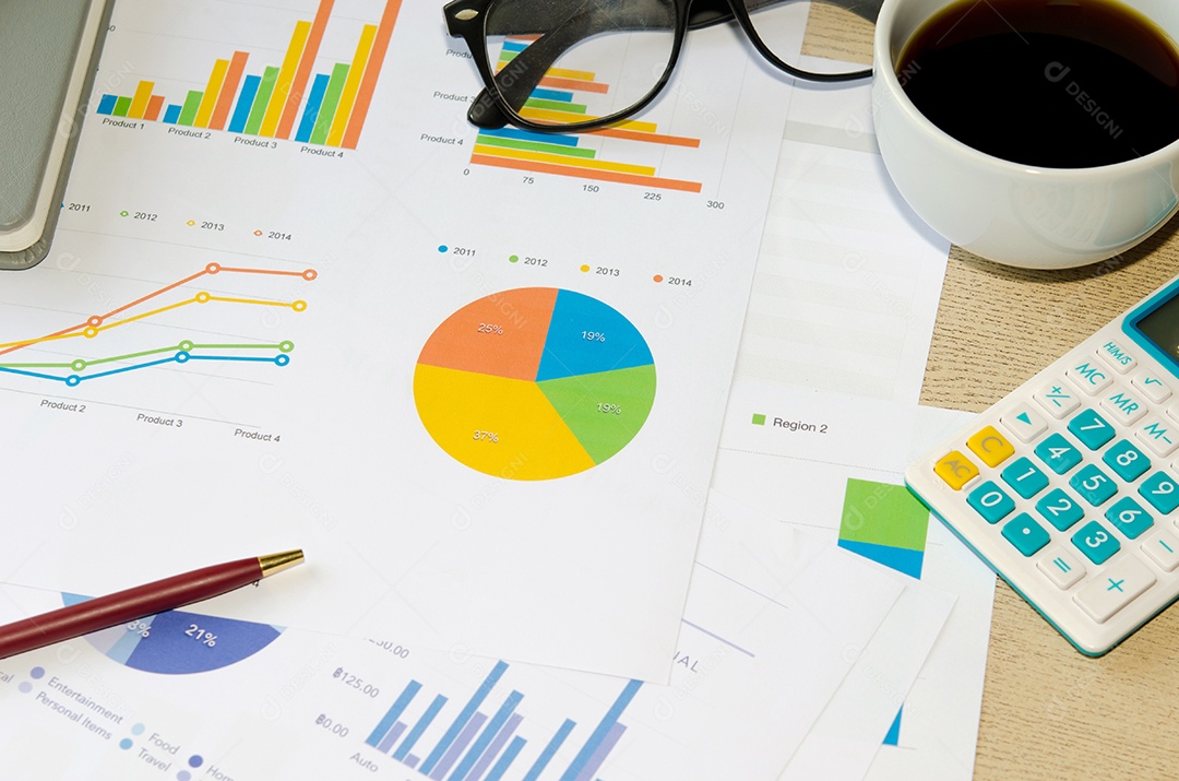 Documentos financeiros, livro e material de escritório