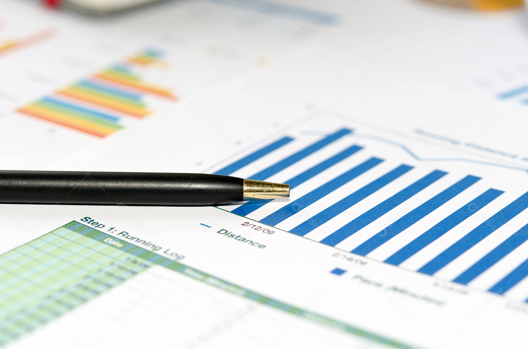 Gráfico de negócios e relatório de análise de caneta. Contabilidade.