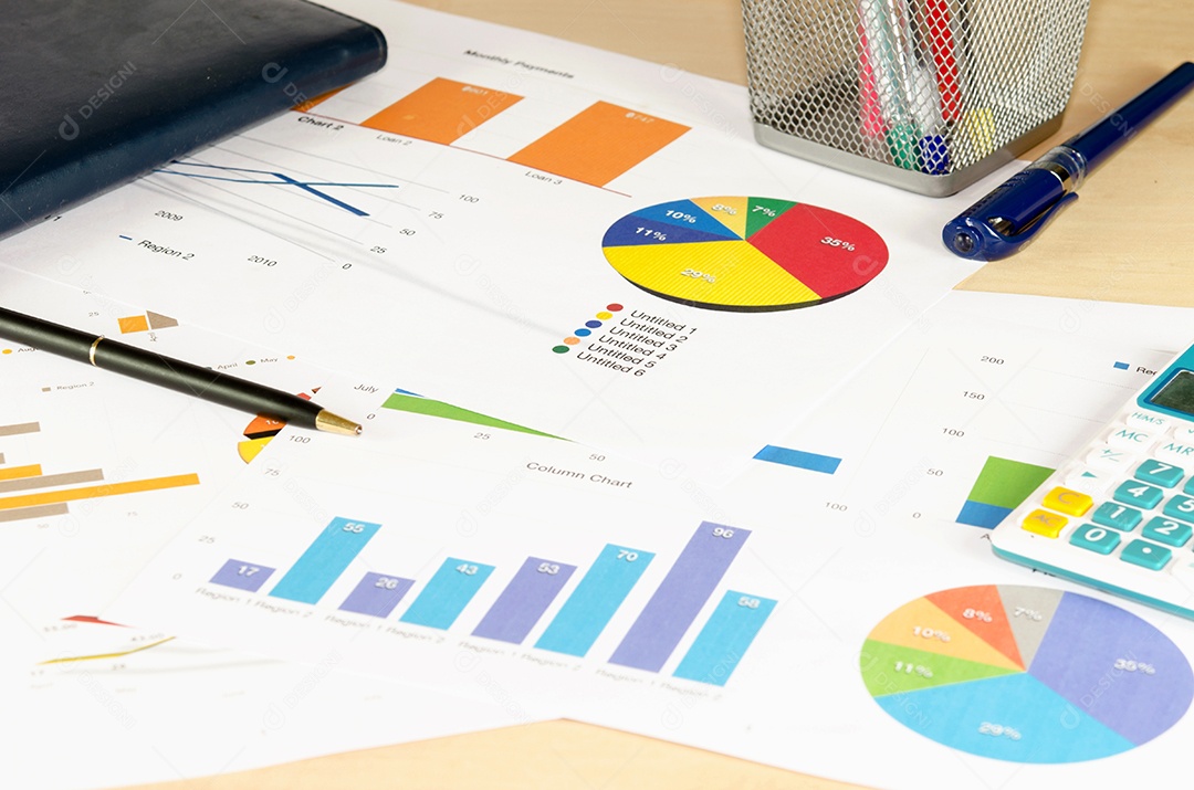 O gráfico de negócios é colocado na mesa.
