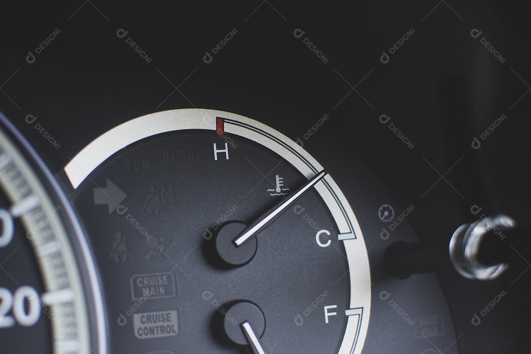 Medidor de indicador de gás combustível no painel dentro do carro