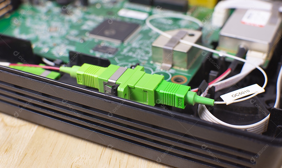 Soquete do conector de fibra óptica dentro de um roteador de modem sem fio