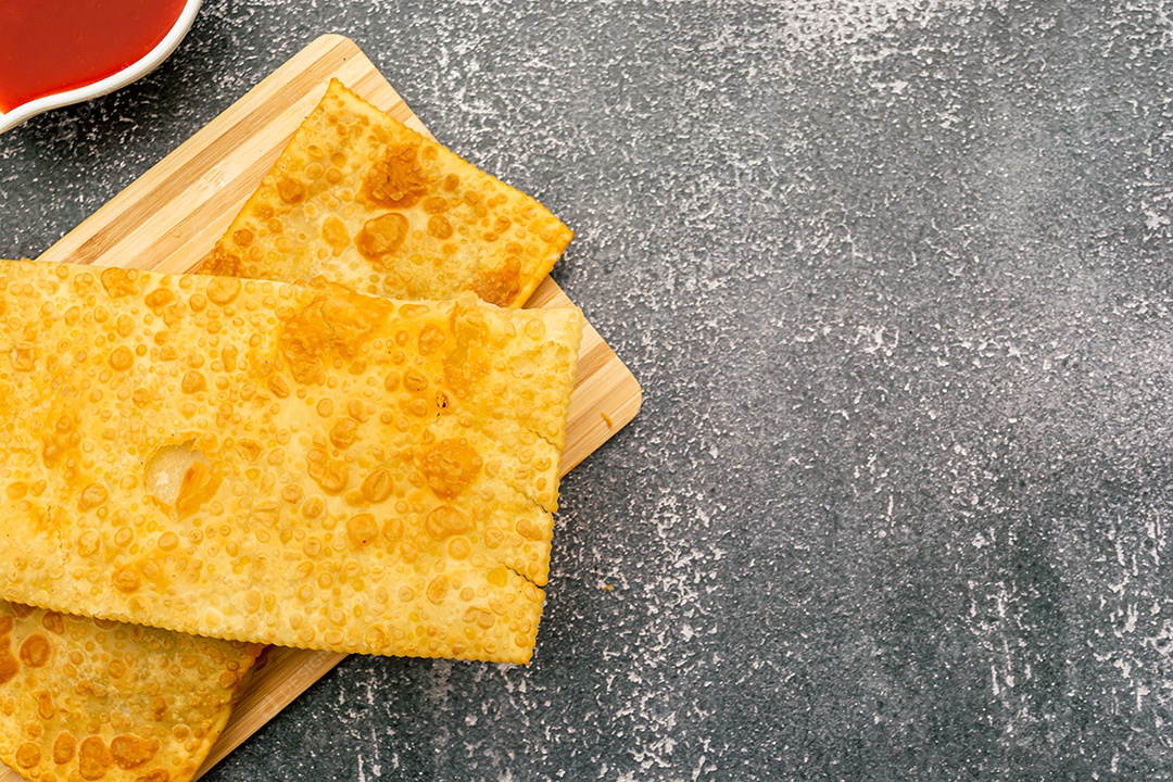 pastel brasileiro, comida tradicional de lanche frito