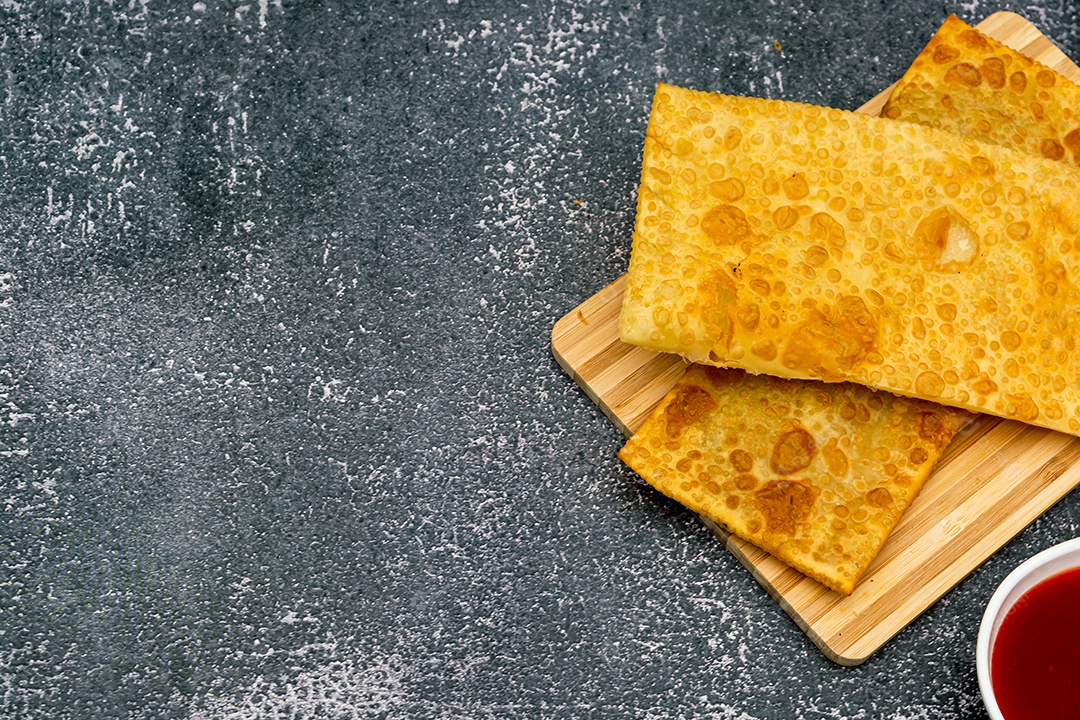 pastel brasileiro, comida tradicional de lanche frito