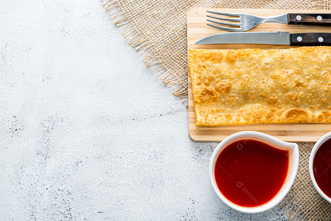 pastel brasileiro, comida tradicional de lanche frito