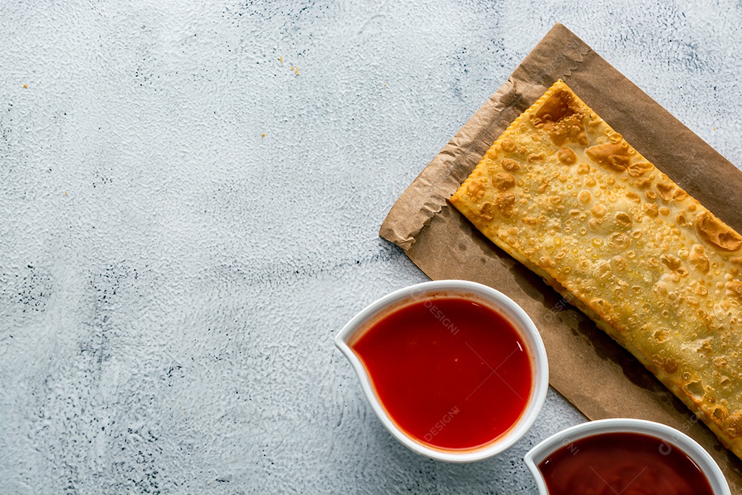 pastel brasileiro, comida tradicional de lanche frito