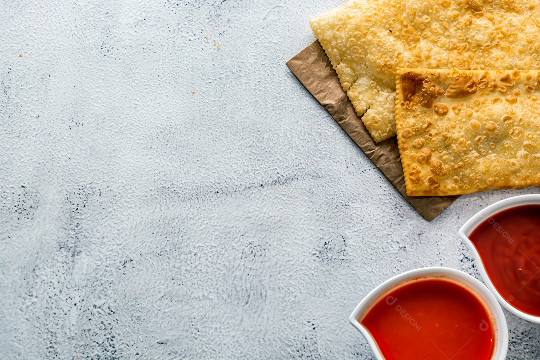 pastel brasileiro, comida tradicional de lanche frito