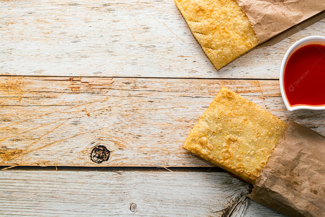 pastel brasileiro, comida tradicional de lanche frito