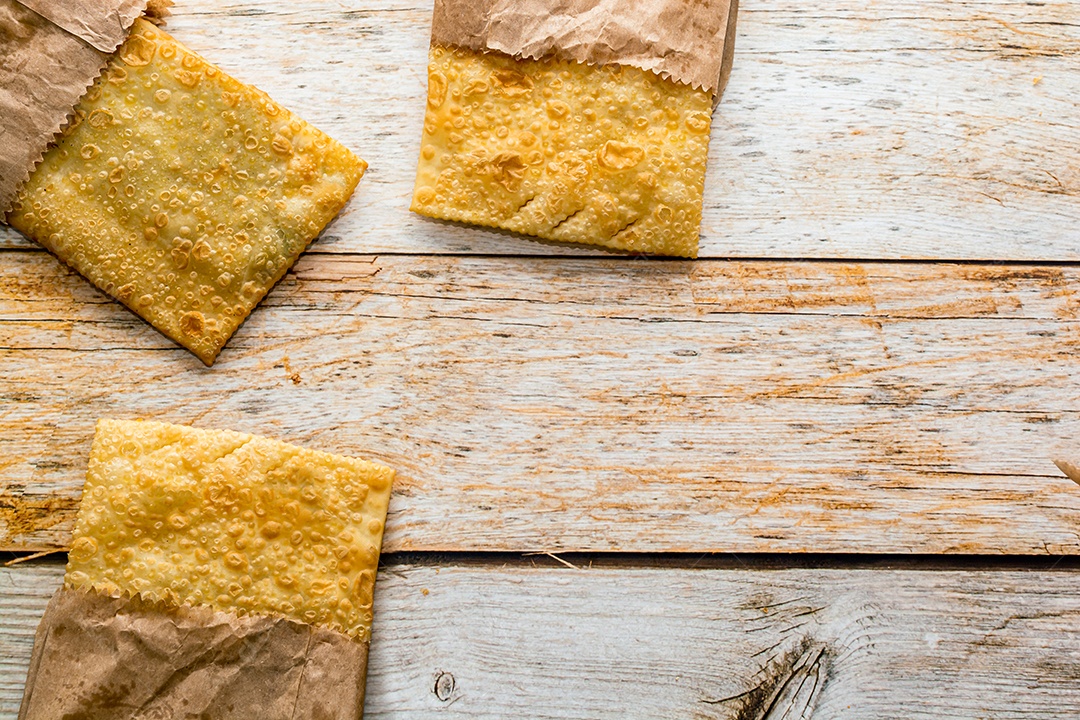 pastel brasileiro, comida tradicional de lanche frito