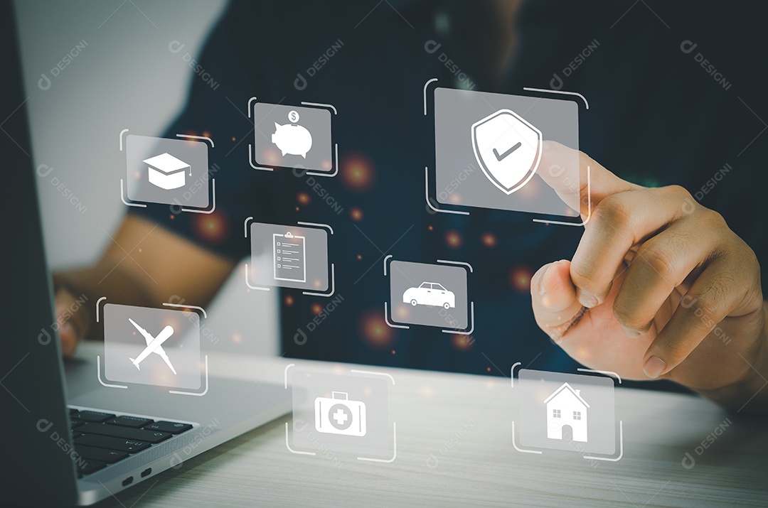Conceito de negócio seguro viagem carro de saúde e ícone de casa finanças de tela virtual.