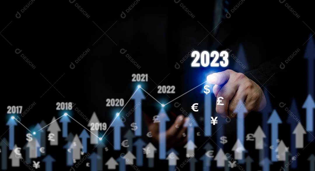 Seta de toque do empresário e fundo de espaço de cópia de moeda de 2023. Conceito de mercado econômico de investimento de processo de crescimento de finanças de negócios.