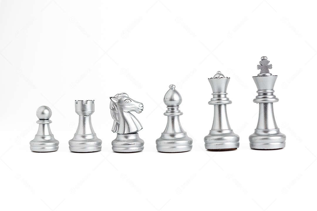 Prata do jogo de xadrez isolado no fundo branco.