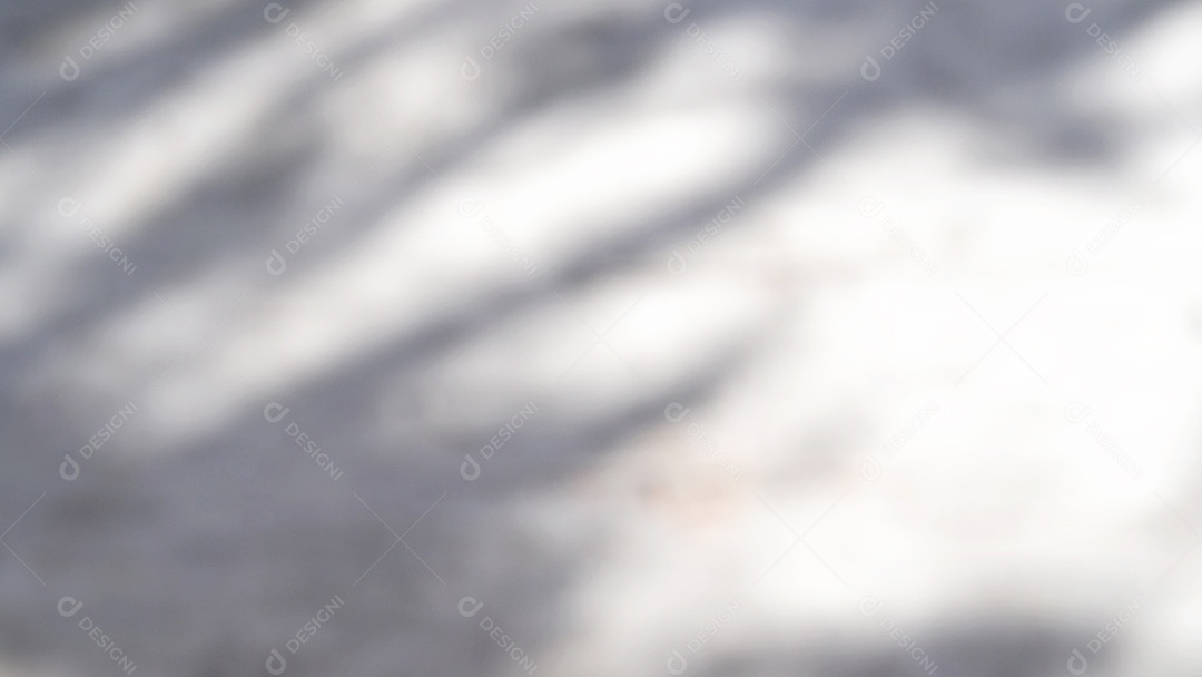 Resumo desfocado de sobreposição de sombra de folhas naturais no chão de pedra