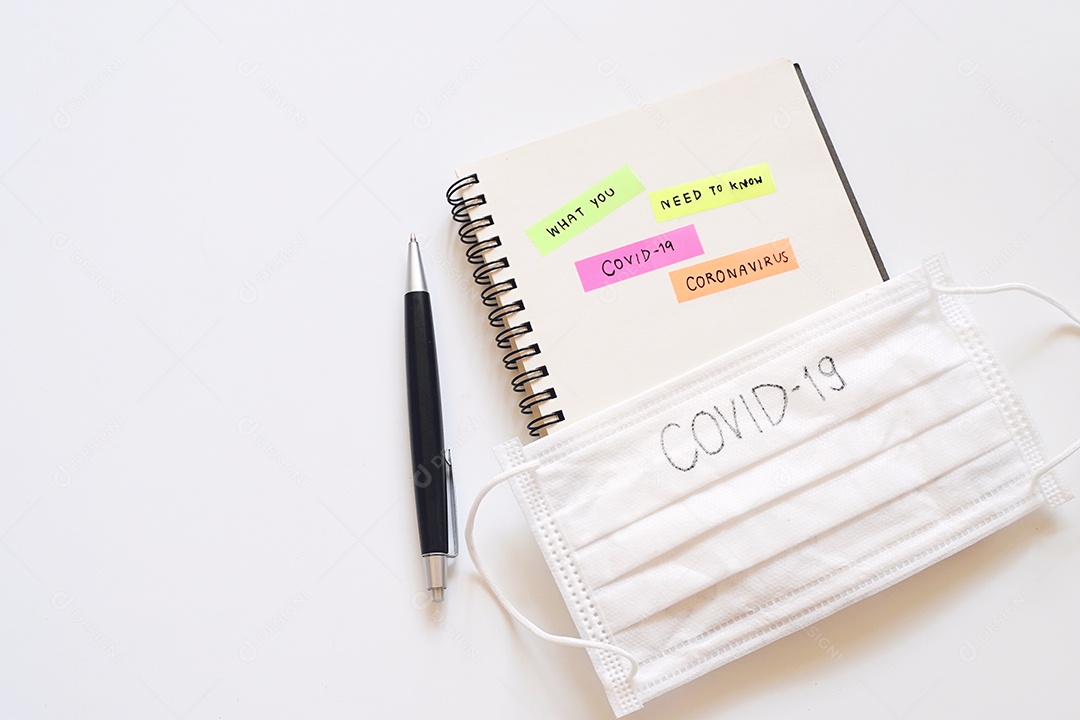 Médicos de pessoas em miniatura com prevenção de traje de proteção