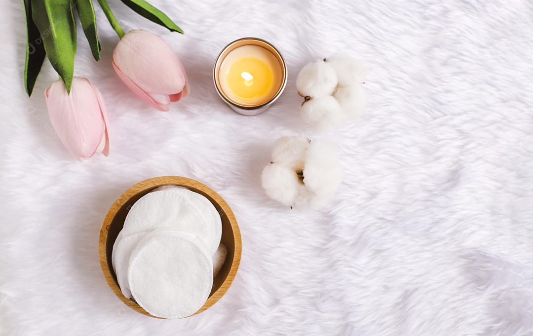 Título Bolas de algodão para limpeza com flores naturais de algodão em branco