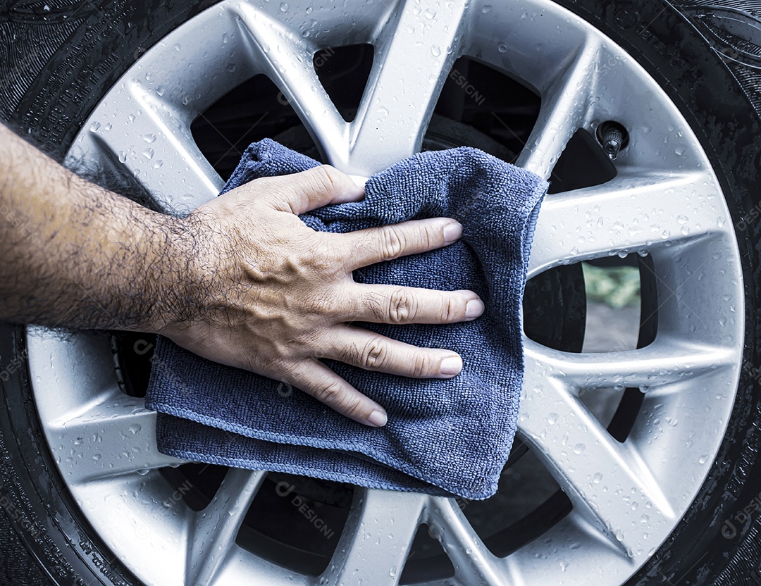 The mechanic's hand fixing a car