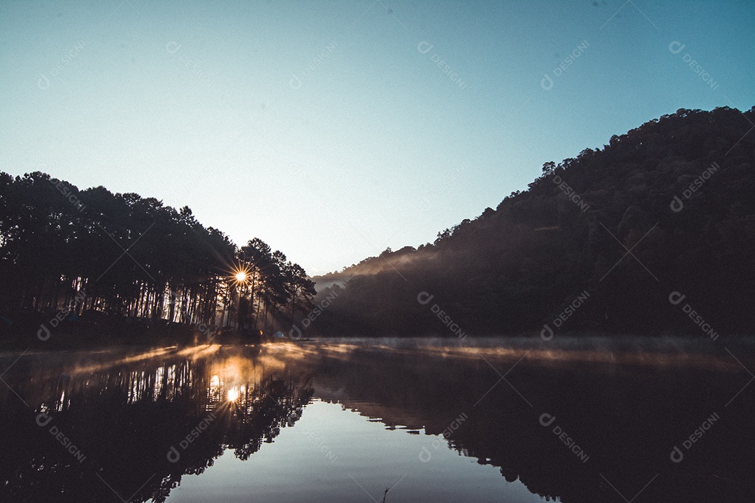 Paisagem do reservatório e o nevoeiro da manhã.