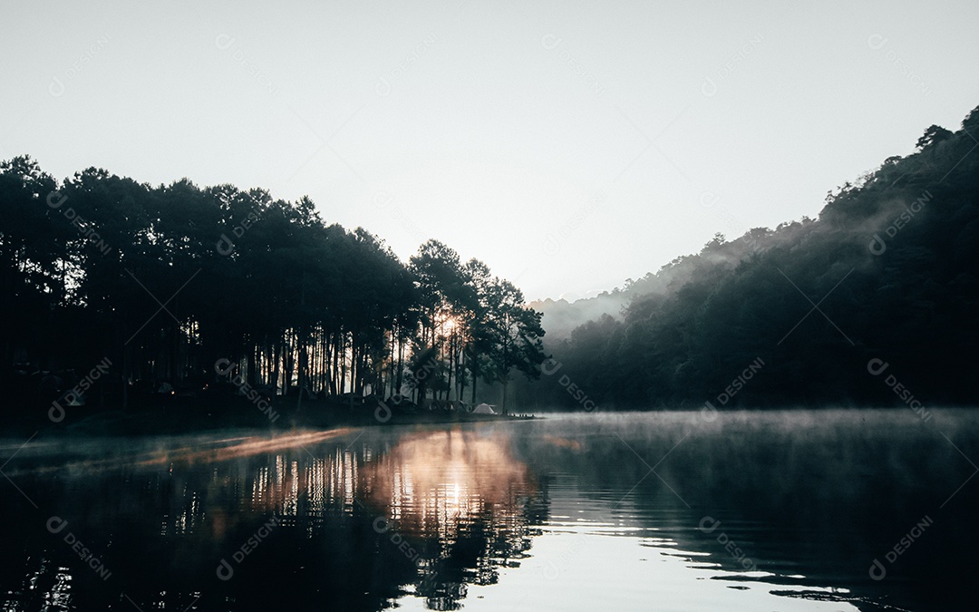 Paisagem do reservatório e o nevoeiro da manhã.