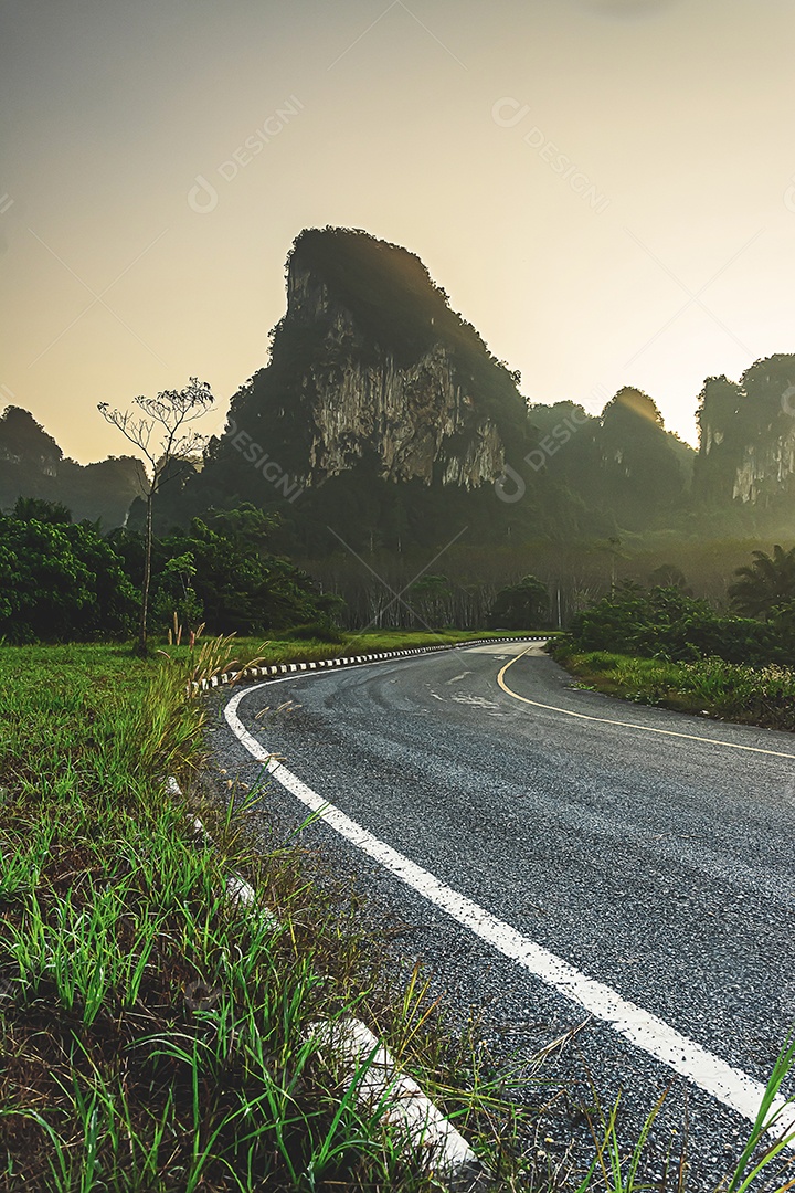 Paisagem de montanha na província de krabi, Tailândia